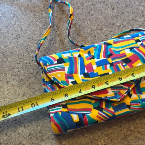 Vintage Retro Red and Yellow Crossbody Bag with Geometric‎ Pattern - Picture 6 of 7